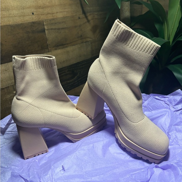 Sold NEW TANISH PINK CHUNKY SOCK BOOT - Picture 2 of 12